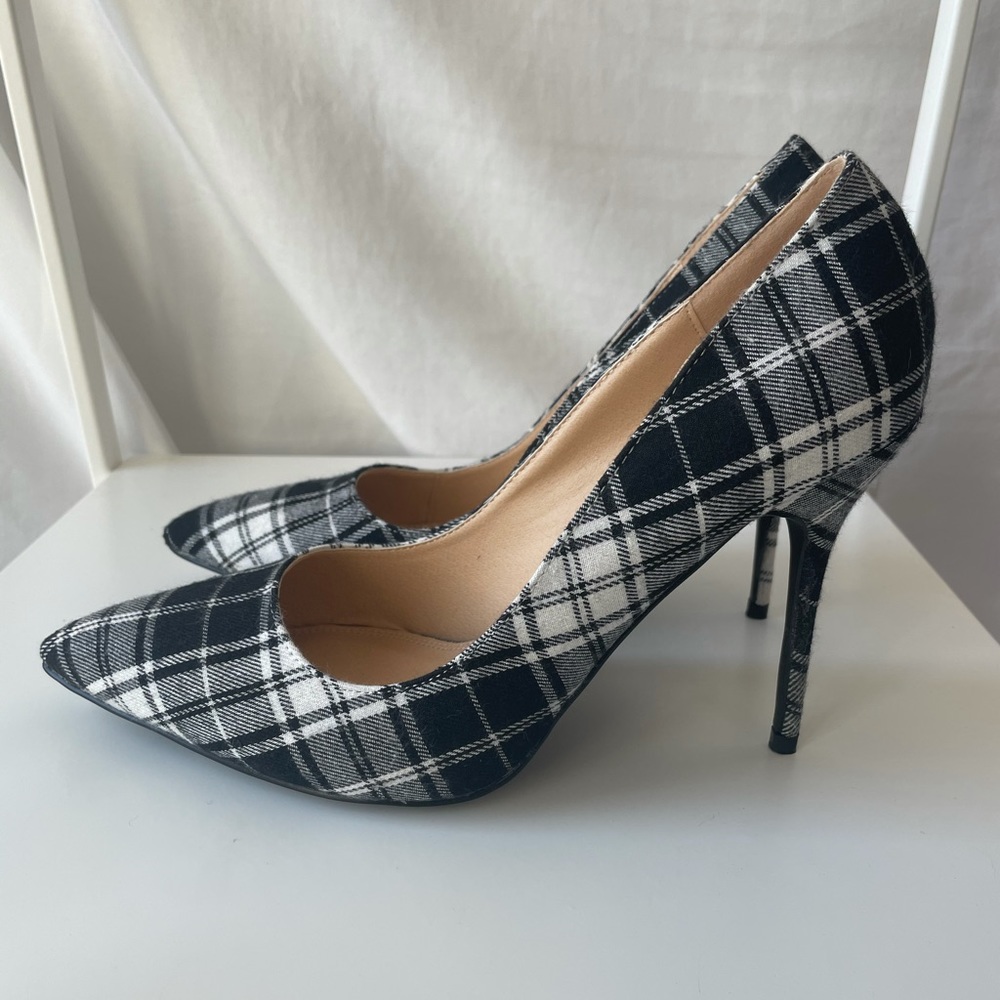 Gray Plaid Pumps